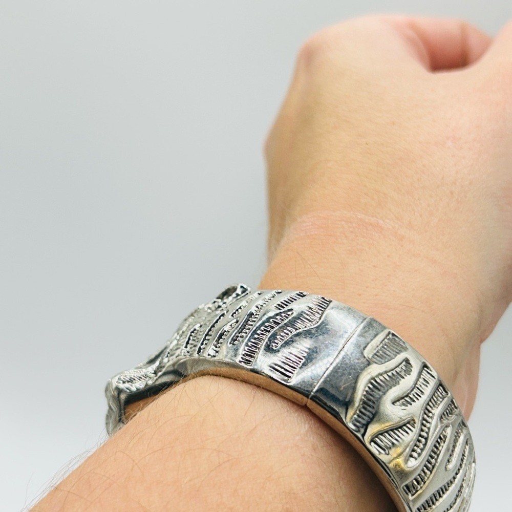 Tiger Bangle; Stainless Steel Spring Closure; 7 Inches - Picture 5 of 6